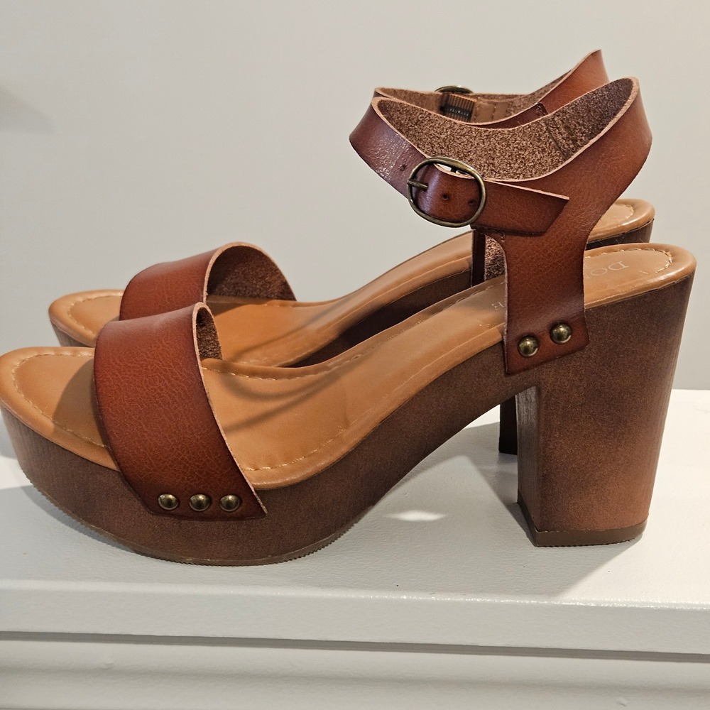 Dominique Nicole Sandals Womens 7.5 Brown Platform Block Heel Studded Bohemian